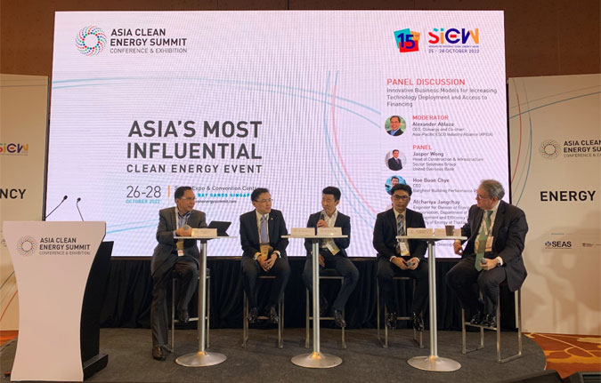 Climargy CEO and APEIA co-chair Alexander Ablaza (leftmost) serves as moderator of a panel discussion on innovative business models during the energy efficiency track of the Asia Clean Energy Summit 2022 on 27 October 2022 in Singapore. From left: Ablaza, Jasper Wong of UOB, Boon Chye Hoe of BBP, Atchariya Jangchay of DEDE Thailand and James Maguire of SDCL Asia. (Photo: Climargy, Carbon Trust)